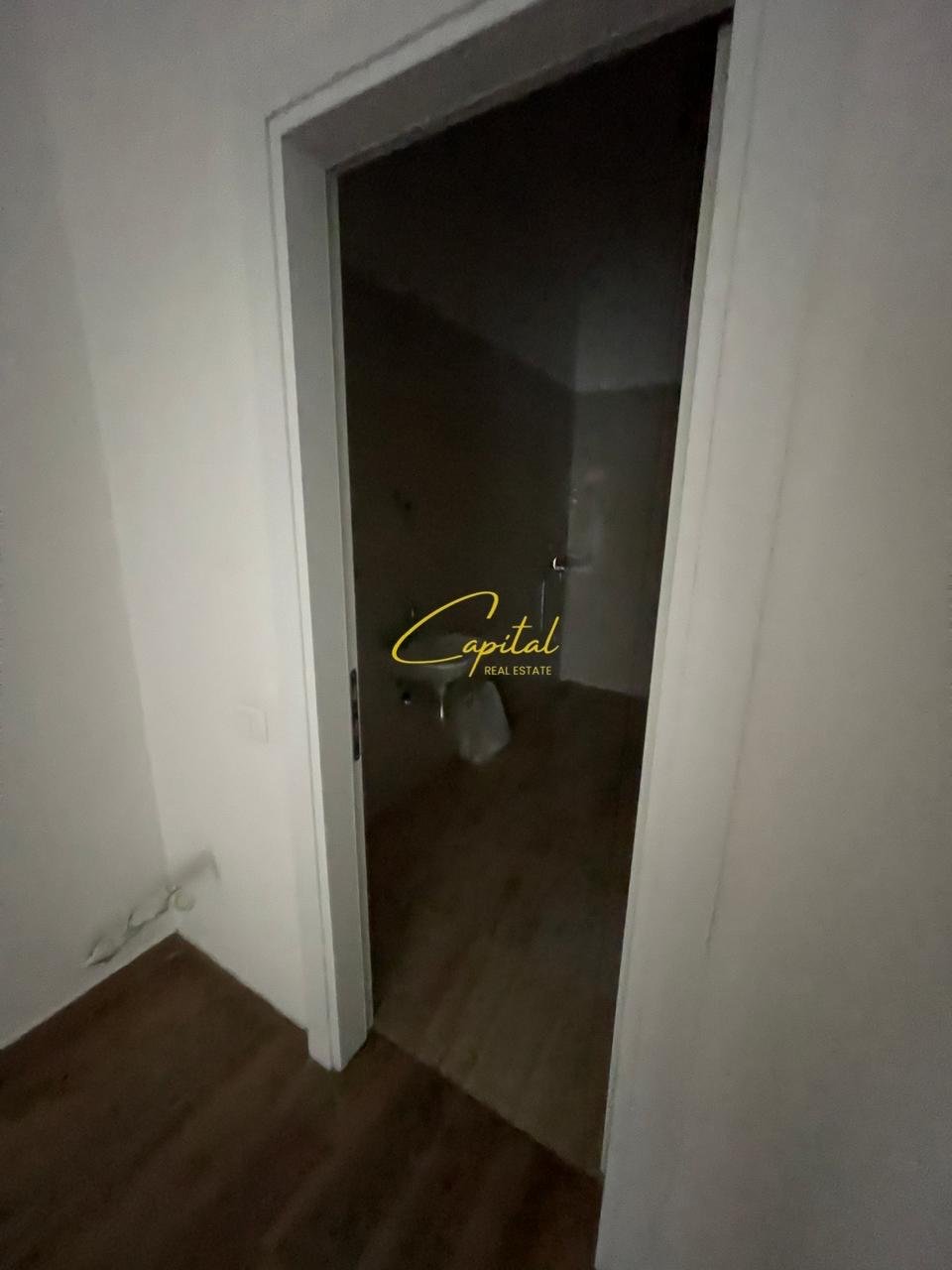 ZYRE ME QIRA 118 M2 KOMPLEKSI FARMACIA 10 650 EURO