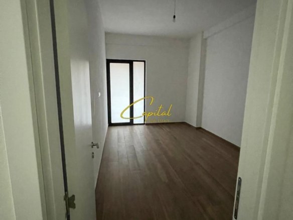 ZYRE ME QIRA 118 M2 KOMPLEKSI FARMACIA 10 650 EURO