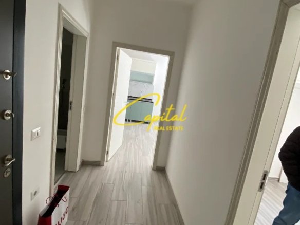 APARTAMENT ME QIRA 1+1 RRUGA 5 MAJI 40.000 LEKE