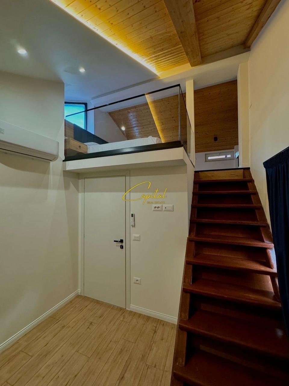 HOTEL ME QIRA 300 M2 QENDER 750.000 LEKE