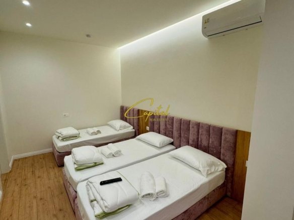 HOTEL ME QIRA 300 M2 QENDER 750.000 LEKE