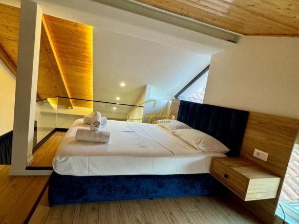 HOTEL ME QIRA 300 M2 QENDER 750.000 LEKE