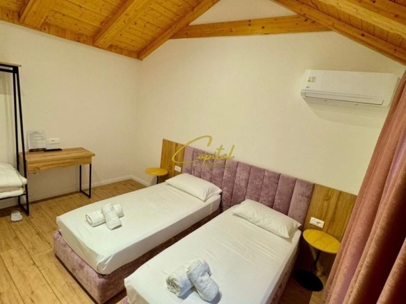 HOTEL ME QIRA 300 M2 QENDER 750.000 LEKE