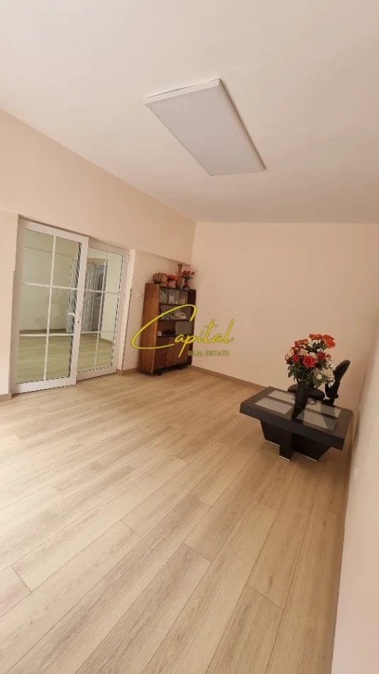AMBIENT BIZNESI ME QIRA 55 M2 MINE PEZA 80.000 LEKE