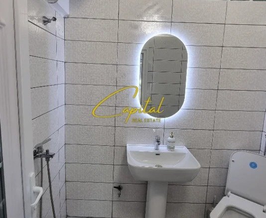 AMBIENT BIZNESI ME QIRA 55 M2 MINE PEZA 80.000 LEKE