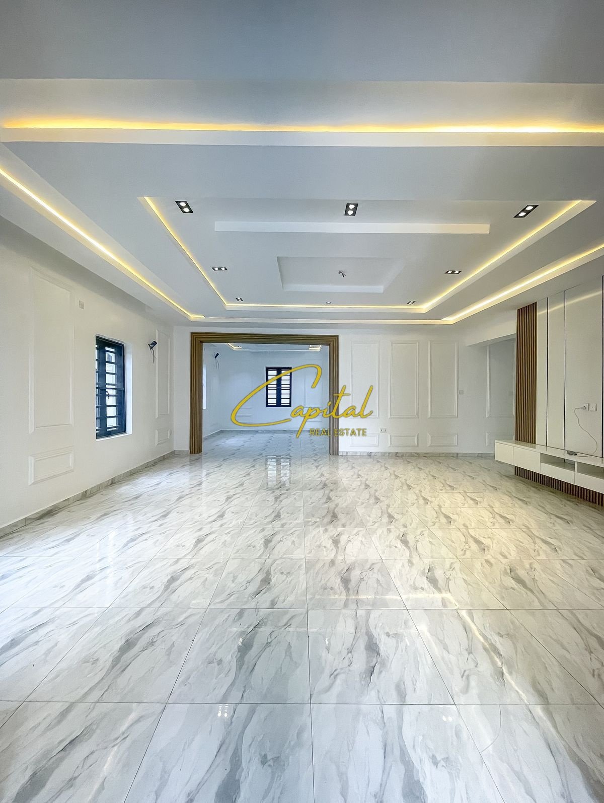 AMBIENT BIZNESI ME QIRA 350 M2 YZBERISHT 250.000 LEKE