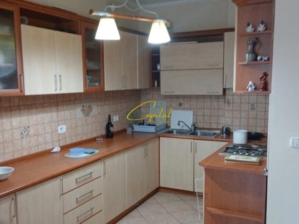 ZYRE ME QIRA 150 M2 ISH EKSPOZITA 120.000 LEKE