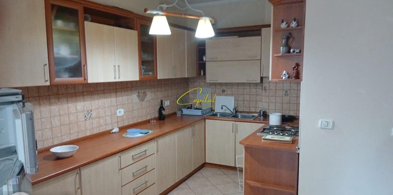 ZYRE ME QIRA 150 M2 ISH EKSPOZITA 120.000 LEKE