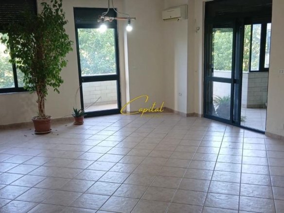 ZYRE ME QIRA 150 M2 ISH EKSPOZITA 120.000 LEKE