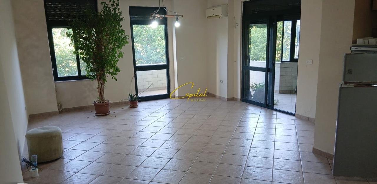 ZYRE ME QIRA 150 M2 ISH EKSPOZITA 120.000 LEKE