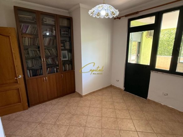 ZYRE ME QIRA 150 M2 ISH EKSPOZITA 120.000 LEKE