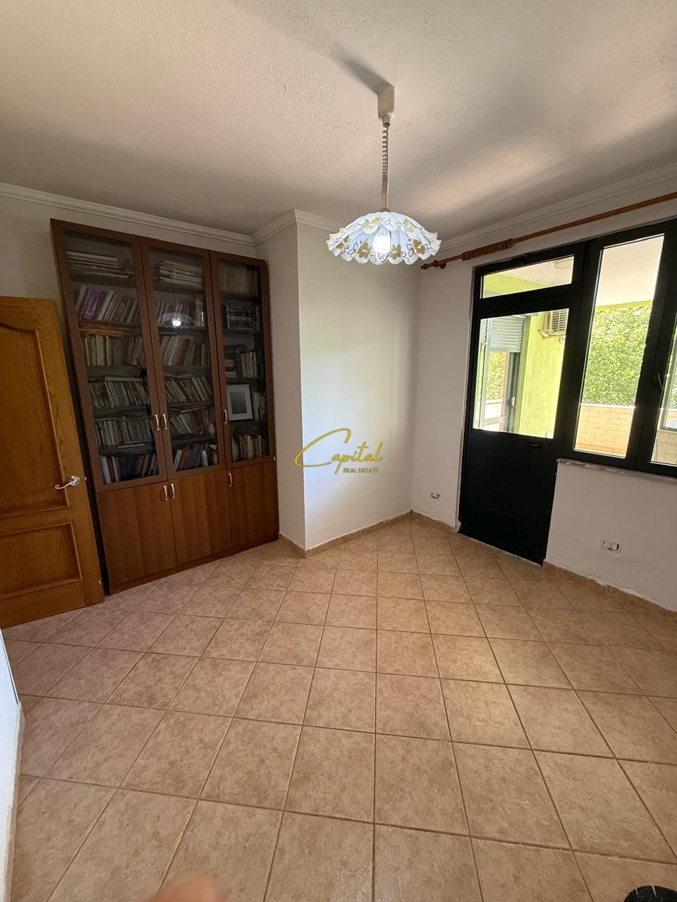 ZYRE ME QIRA 150 M2 ISH EKSPOZITA 120.000 LEKE
