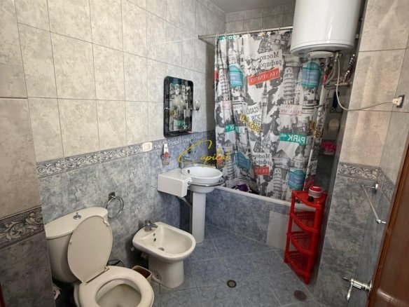 ZYRE ME QIRA 150 M2 ISH EKSPOZITA 120.000 LEKE