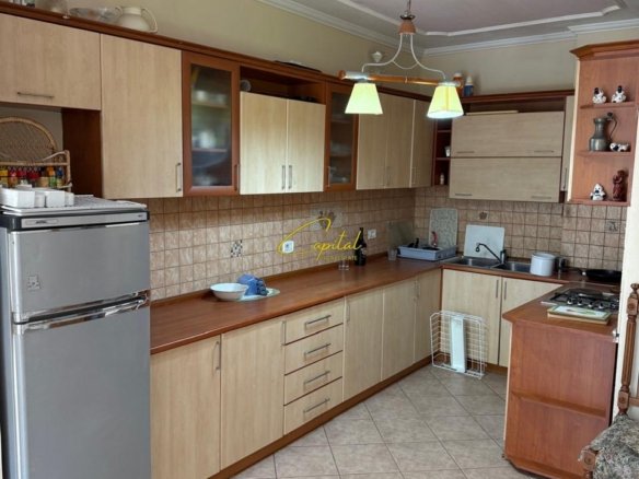 ZYRE ME QIRA 150 M2 ISH EKSPOZITA 120.000 LEKE