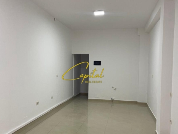 ZYRE ME QIRA 70 M2 ISH EKSPOZITA 50.000 LEKE