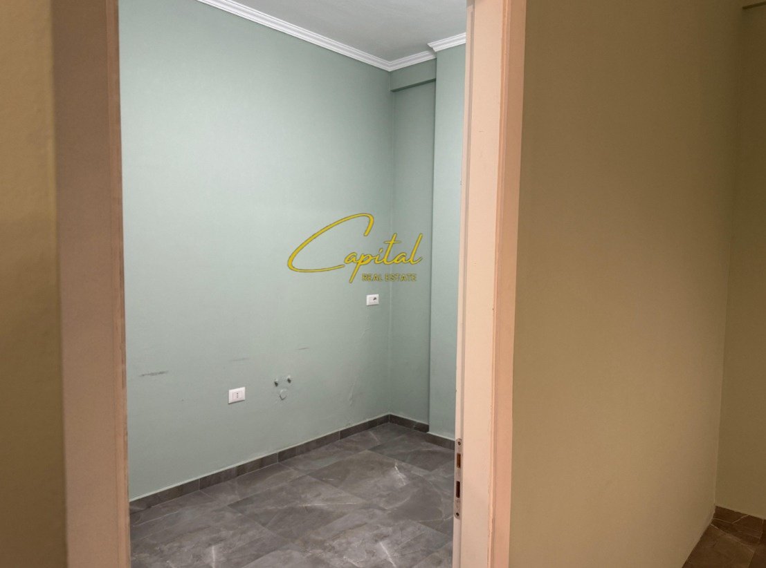 WhatsApp Image 2026-04-27 at 10.51.53 AM (1) ZYRE ME QIRA 70 M2 KOMPLEKSI FARMACIA 10 50.000 LEKE