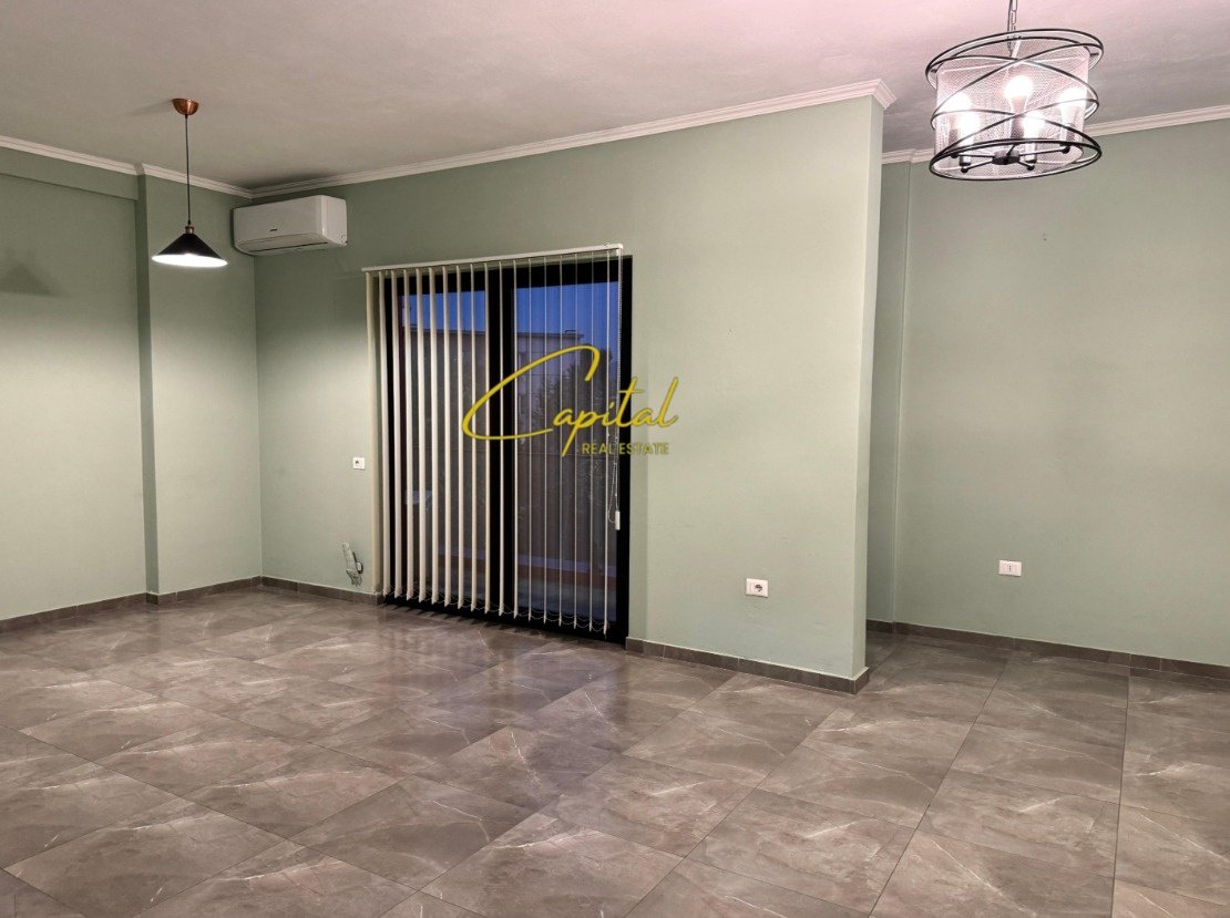 WhatsApp Image 2026-04-27 at 10.51.53 AM (2) ZYRE ME QIRA 70 M2 KOMPLEKSI FARMACIA 10 50.000 LEKE