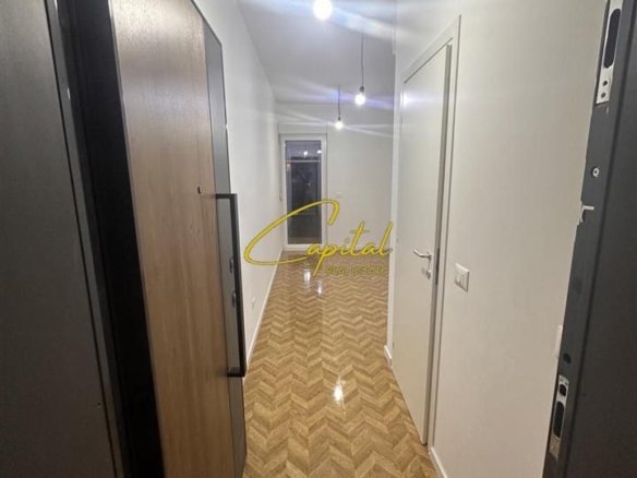 ZYRE ME QIRA 26 M2 BULEVARDI I RI 30.000 LEKE
