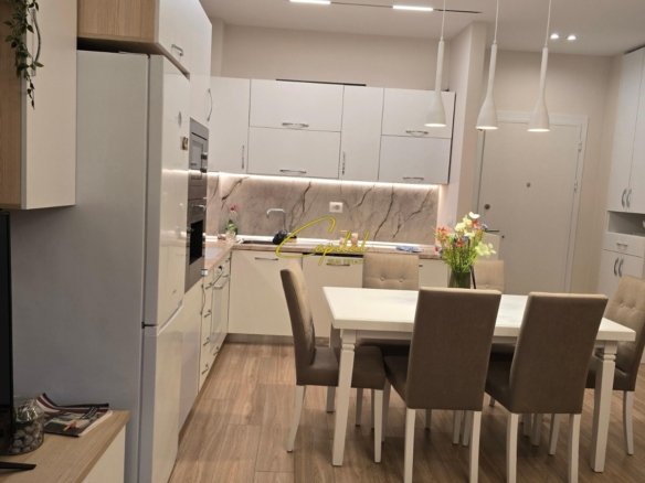APARTAMENT ME QIRA 2+1+2 BULEVARDI I RI 900 EURO