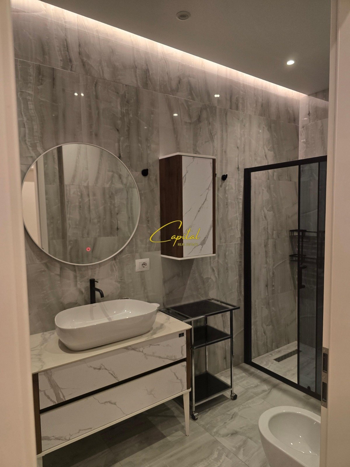 APARTAMENT ME QIRA 2+1+2 BULEVARDI I RI 900 EURO