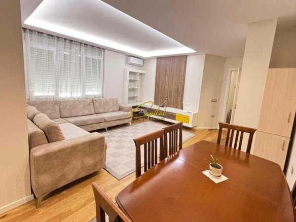 APARTAMENT ME QIRA 3+1 PAZARI I RI 850 EURO