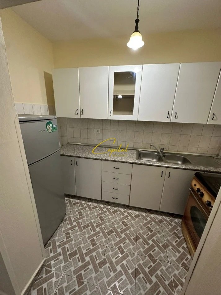 APARTAMENT ME QIRA 3+1 BULEVARDI ZOGU I 60.000 LEKE