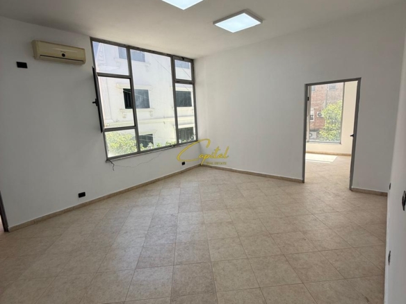 AMBIENT BIZNESI ME QIRA 80 M2 MYSLYM SHYRI 96.000 LEKE