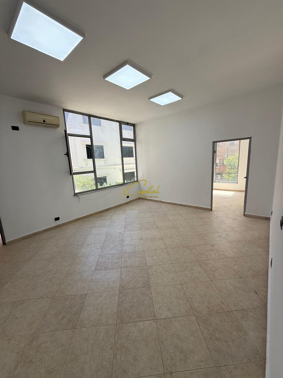 AMBIENT BIZNESI ME QIRA 80 M2 MYSLYM SHYRI 96.000 LEKE