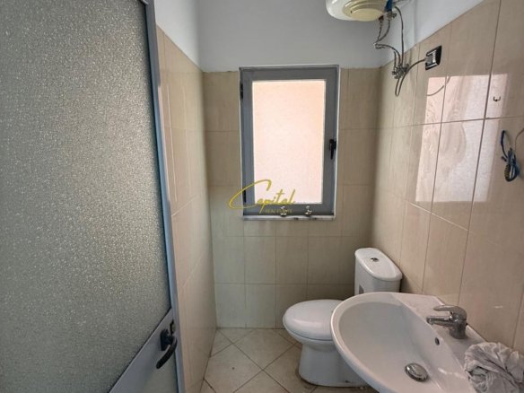 AMBIENT BIZNESI ME QIRA 80 M2 MYSLYM SHYRI 96.000 LEKE