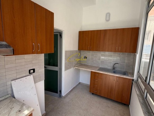AMBIENT BIZNESI ME QIRA 80 M2 MYSLYM SHYRI 96.000 LEKE