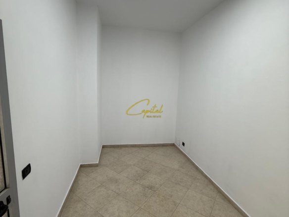 AMBIENT BIZNESI ME QIRA 80 M2 MYSLYM SHYRI 96.000 LEKE