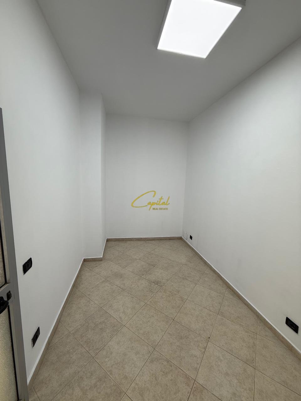 AMBIENT BIZNESI ME QIRA 80 M2 MYSLYM SHYRI 96.000 LEKE