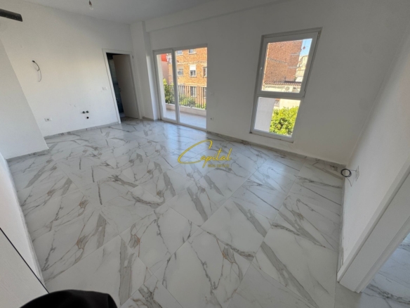 ZYRE ME QIRA 70 M2 LAPRAKE 50.000 LEKE