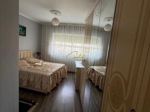 SHITET APARTAMENT 2+1 ISH STACIONI TRENIT 260.000 EURO
