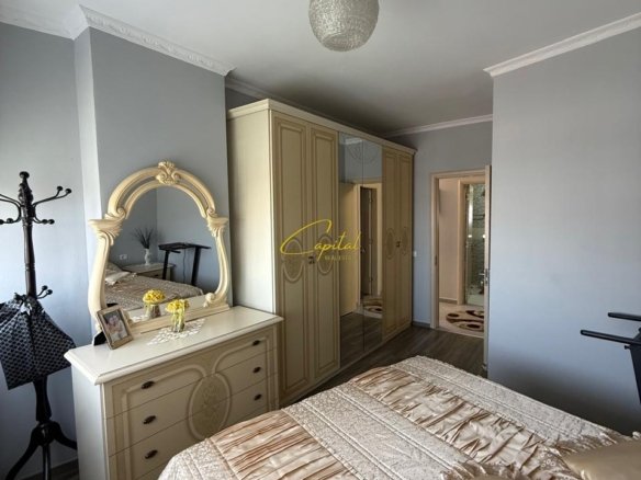 SHITET APARTAMENT 2+1 ISH STACIONI TRENIT 260.000 EURO
