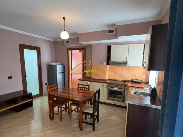 APARTAMENT ME QIRA 1+1 RRUGA E DIBRES 45.000 LEKE