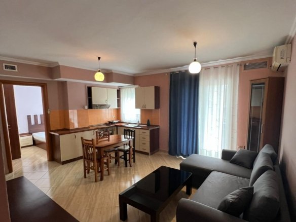 APARTAMENT ME QIRA 1+1 RRUGA E DIBRES 45.000 LEKE