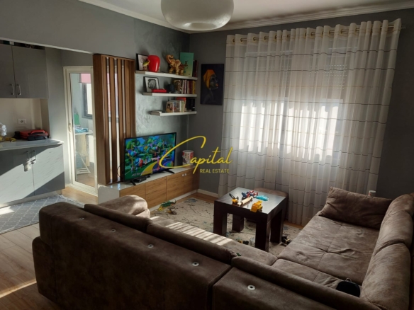 APARTAMENT ME QIRA 2+1 XHAMLLIKU 50.000 LEKE