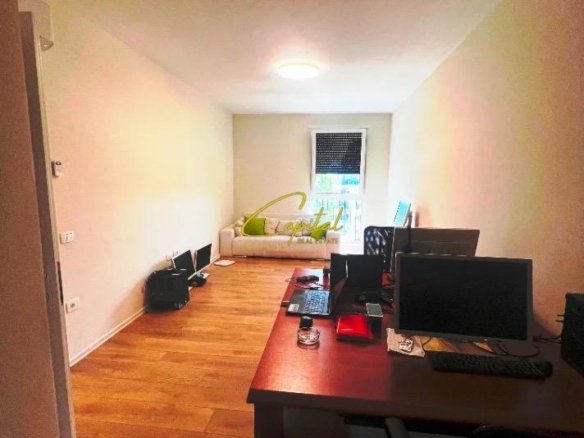 ZYRE ME QIRA 100 M2 ISH BLLOKU 1.100 EURO