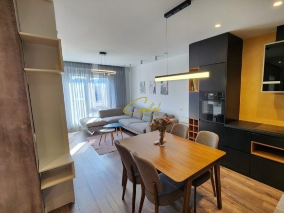APARTAMENT ME QIRA 2+1+2 21 DHJETORI 880 EURO