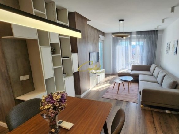 APARTAMENT ME QIRA 2+1+2 21 DHJETORI 880 EURO