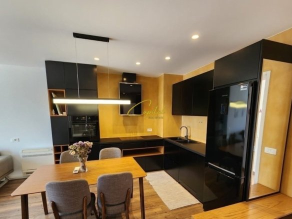 APARTAMENT ME QIRA 2+1+2 21 DHJETORI 880 EURO