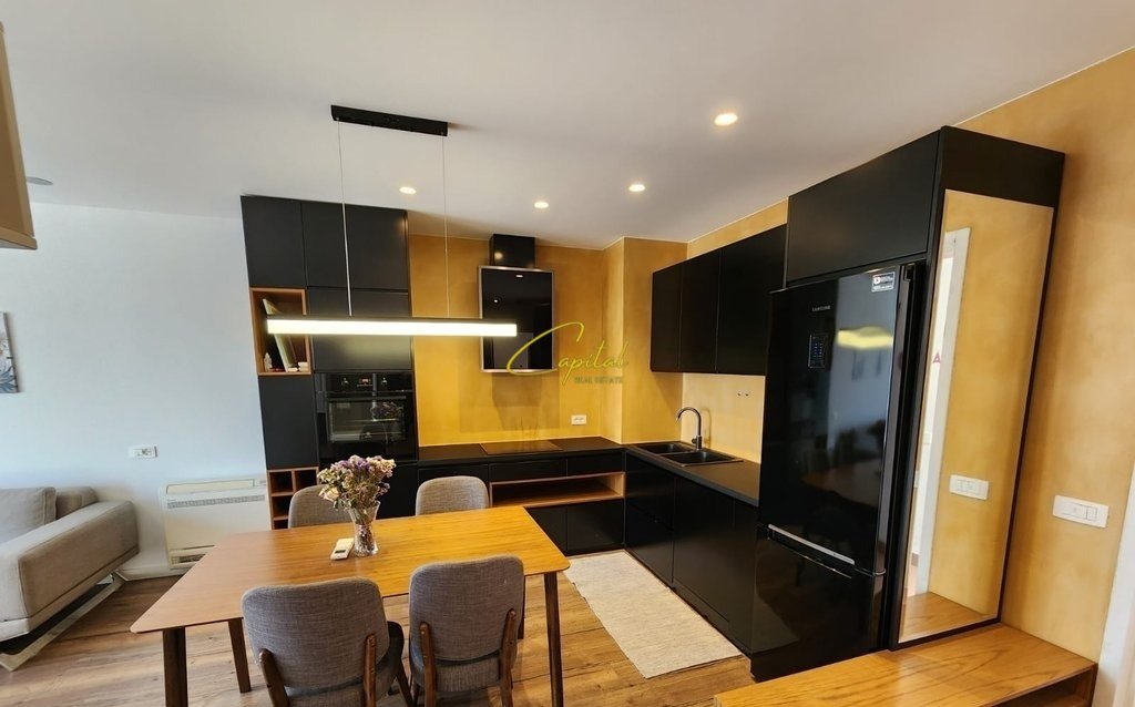 APARTAMENT ME QIRA 2+1+2 21 DHJETORI 880 EURO