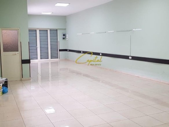 AMBIENT BIZNESI ME QIRA 100 M2 RRUGA BARDHYL 100.000 LEKE