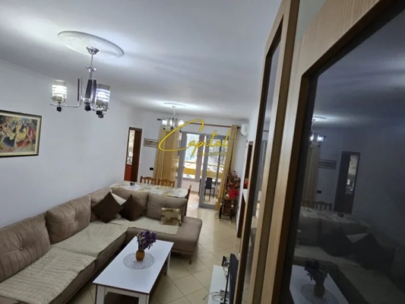 APARTAMENT ME QIRA 2+1 PALLATI ME SHIGJETA 550 EURO