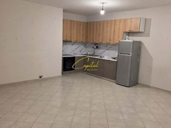 AMBIENT BIZNESI ME QIRA 105 M2 21 DHJETORI 650 EURO