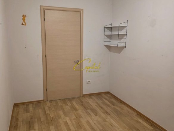 AMBIENT BIZNESI ME QIRA 105 M2 21 DHJETORI 650 EURO