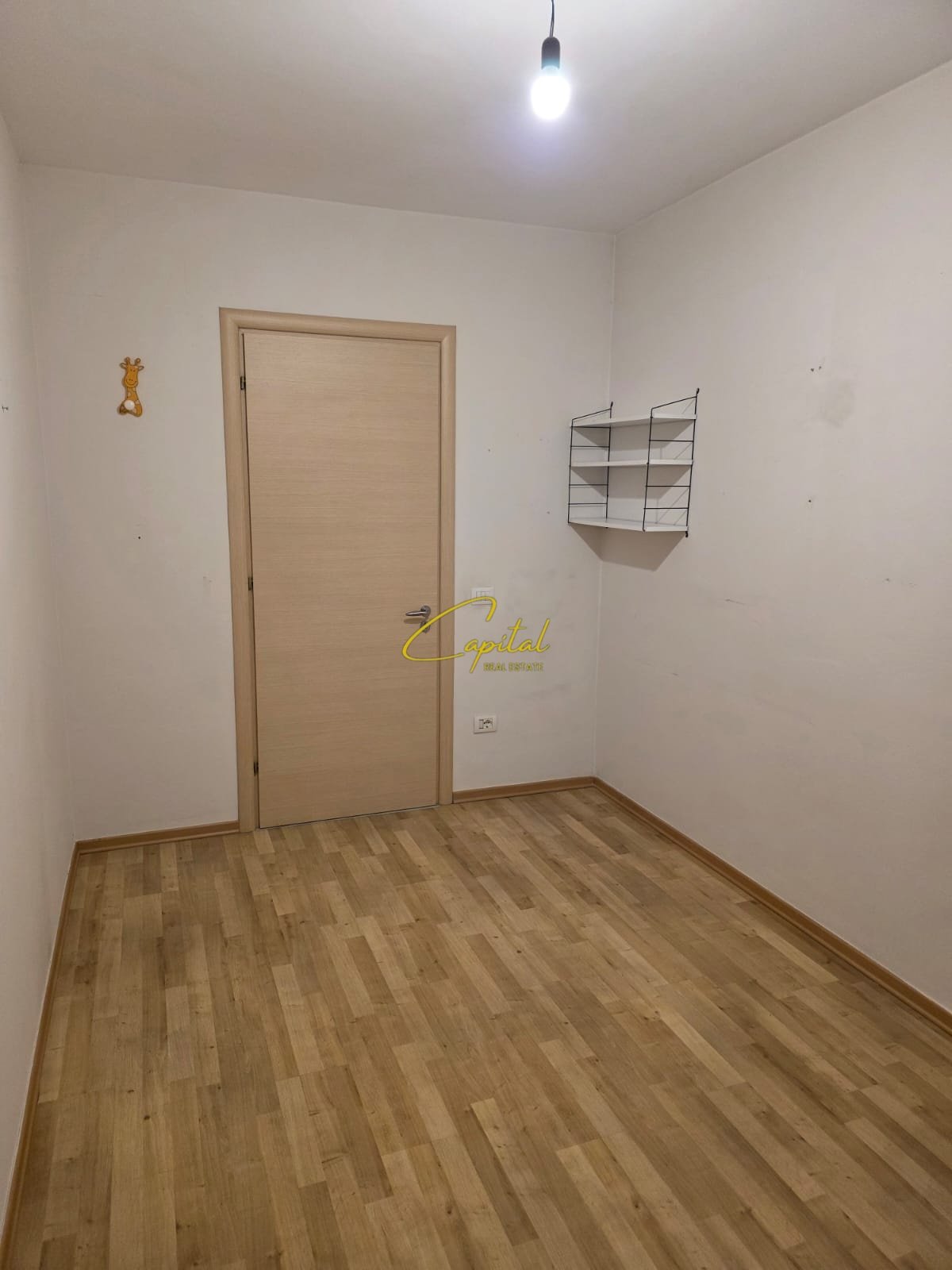 AMBIENT BIZNESI ME QIRA 105 M2 21 DHJETORI 650 EURO