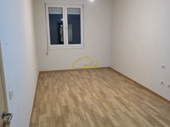 AMBIENT BIZNESI ME QIRA 105 M2 21 DHJETORI 650 EURO