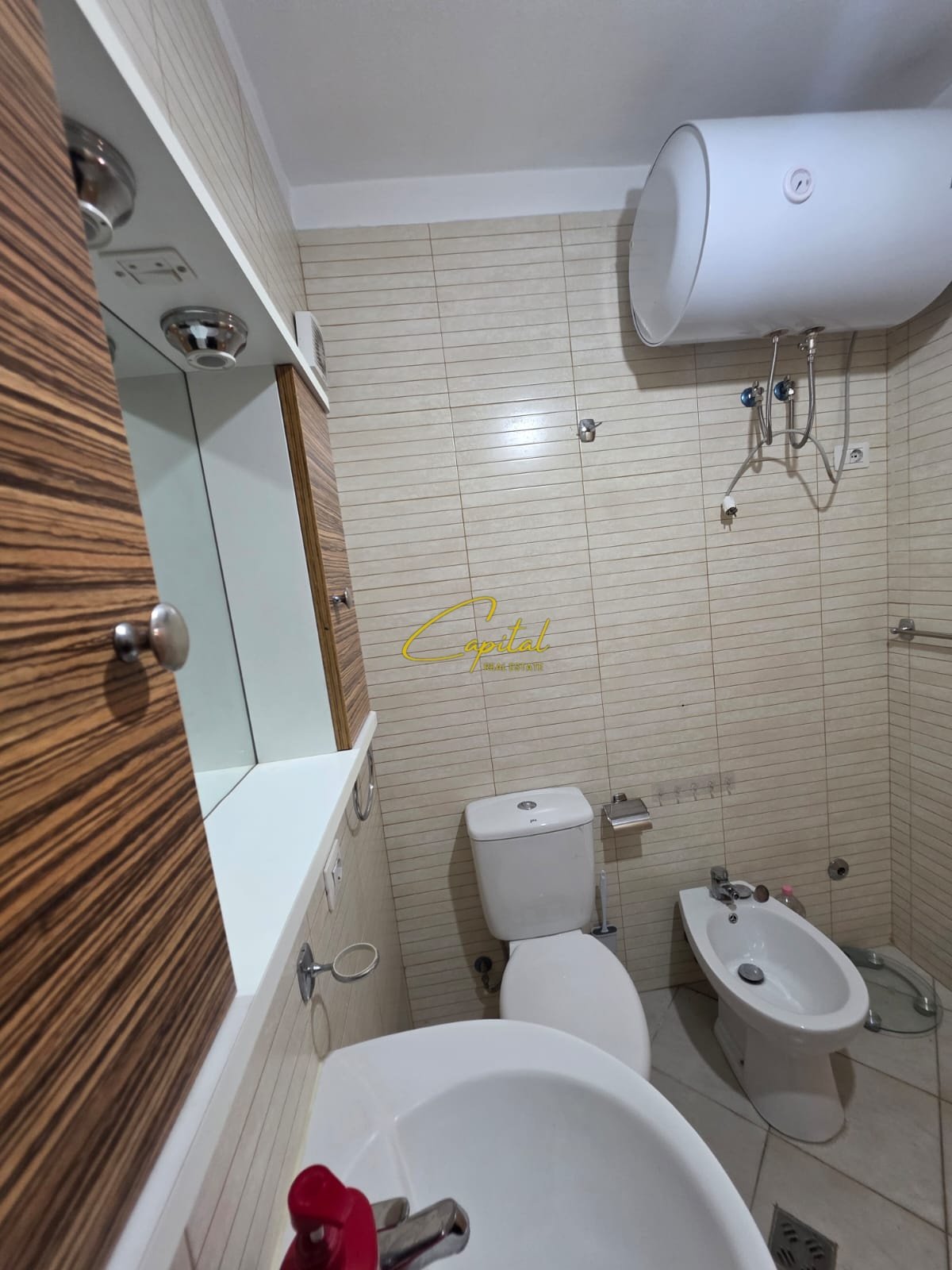 AMBIENT BIZNESI ME QIRA 105 M2 21 DHJETORI 650 EURO